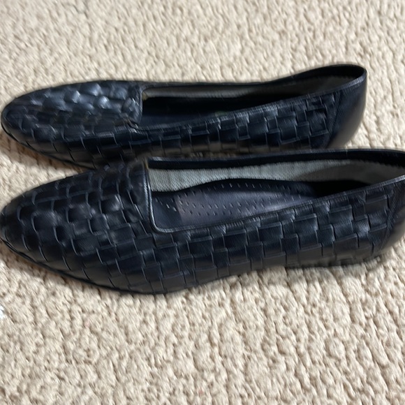 Cole Haan black leather flat slip on - Picture 4 of 5